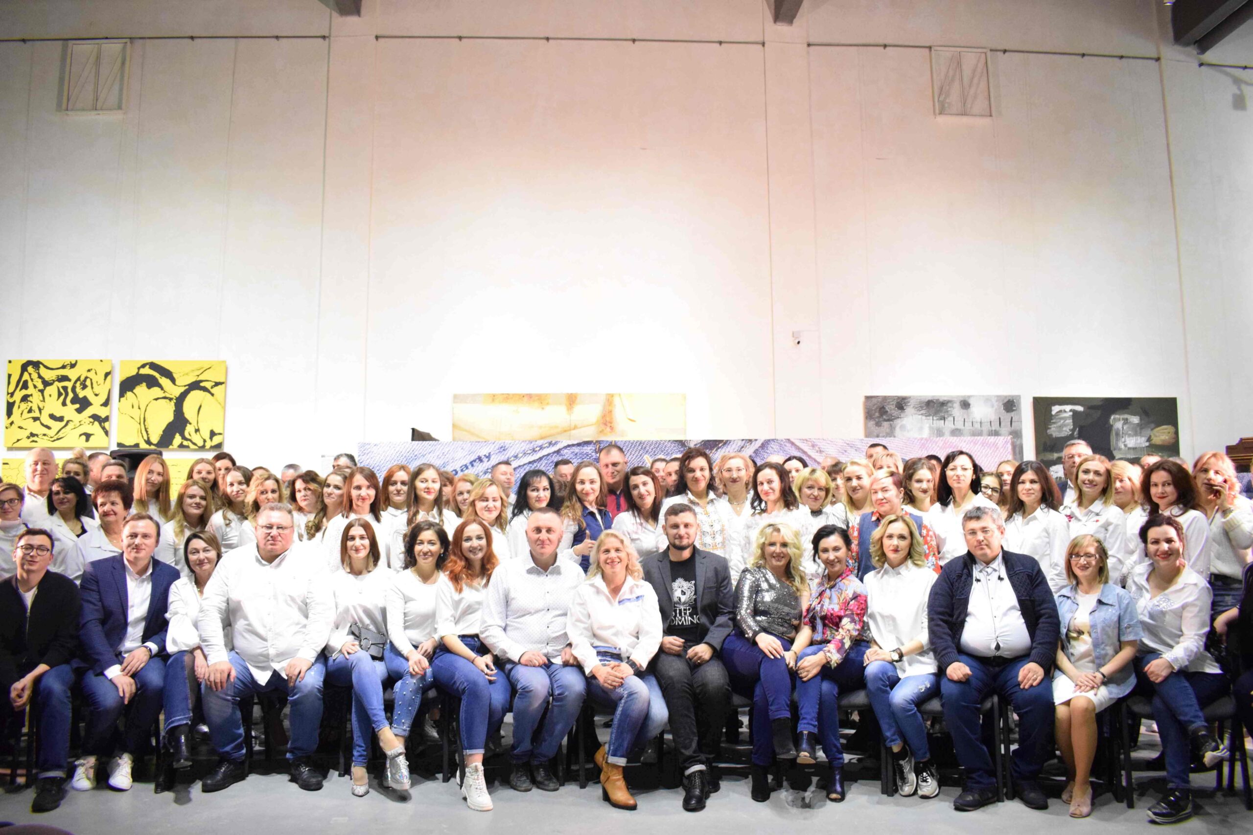 «Зіркові» нагороди, шампанське та дискотека: як у VolWest Group проводжали 2019 рік